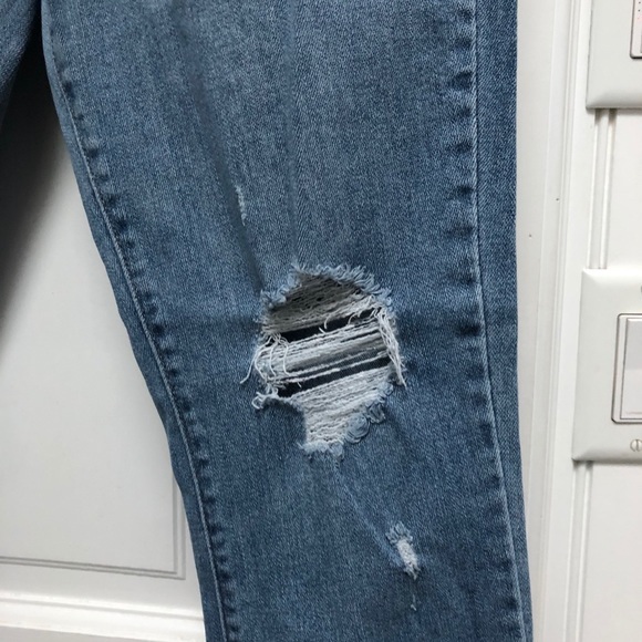 Levi’s Light Wash Distressed 711 Stretch Skinnies - Picture 5 of 9